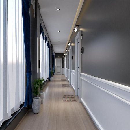 V Love Hotel Сурат Экстерьер фото