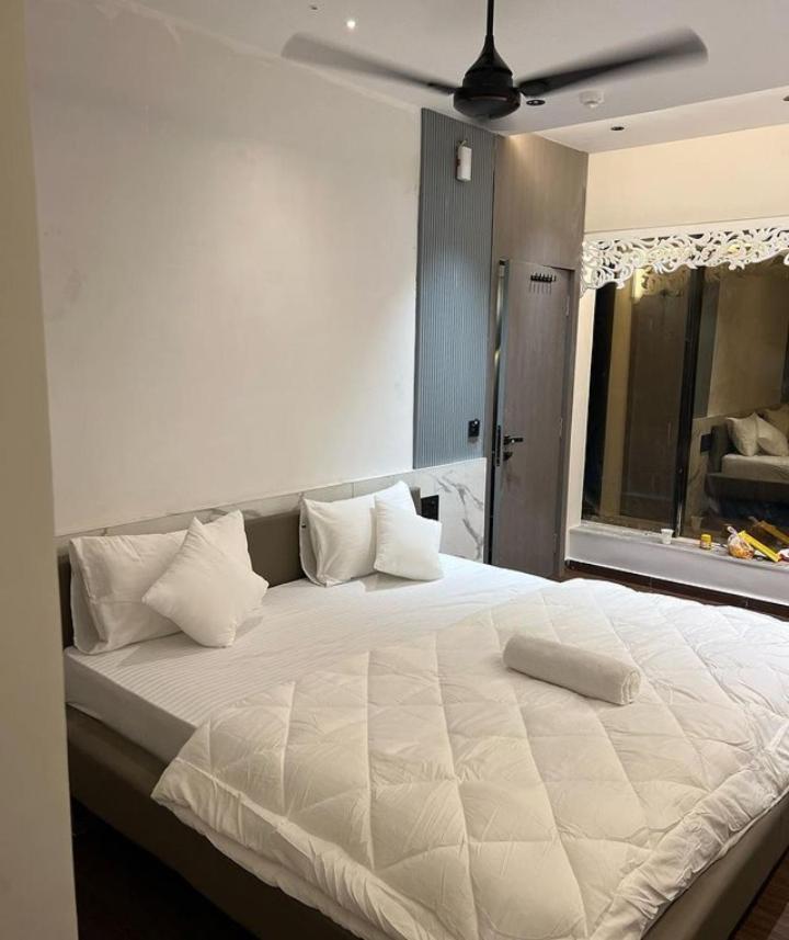 V Love Hotel Сурат Экстерьер фото
