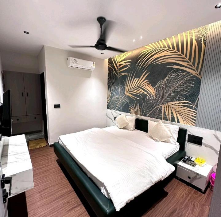 V Love Hotel Сурат Экстерьер фото