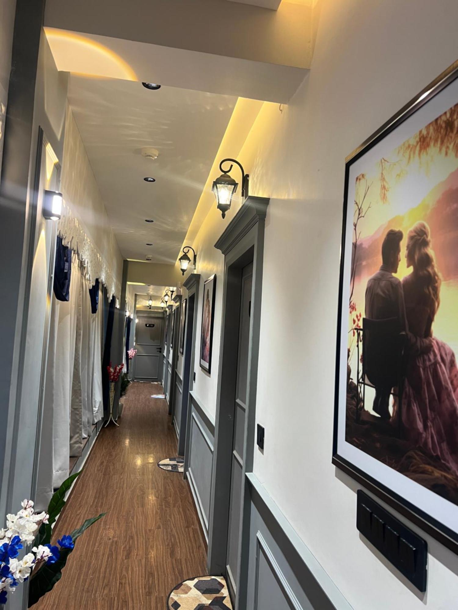 V Love Hotel Сурат Экстерьер фото