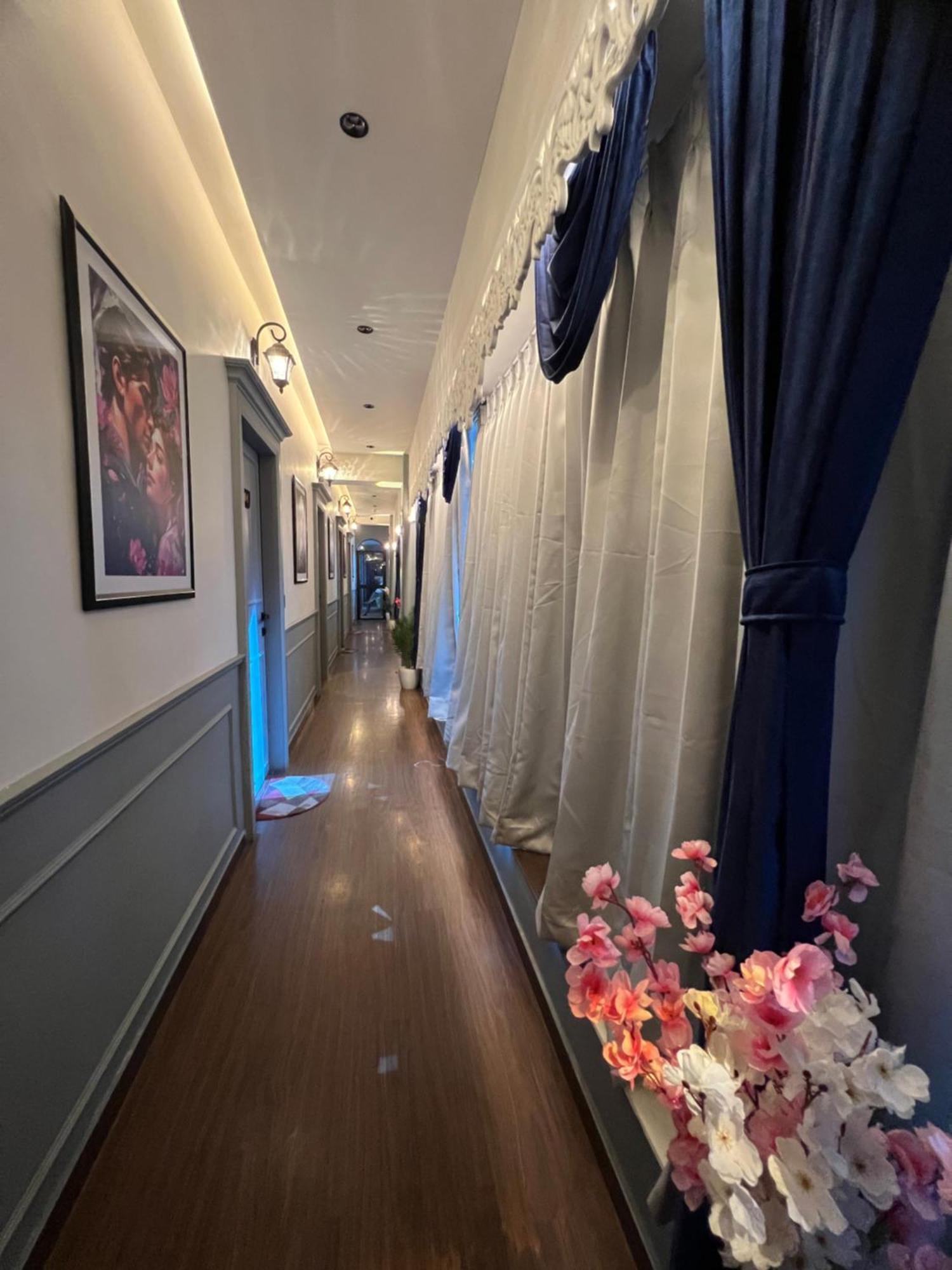 V Love Hotel Сурат Экстерьер фото